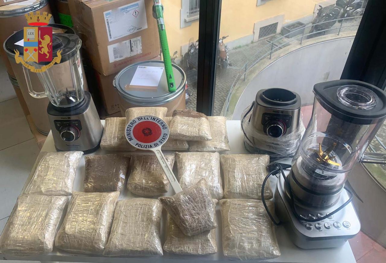 Scoperta una raffineria di droga: arrestati due trafficanti con 8 chili di eroina
