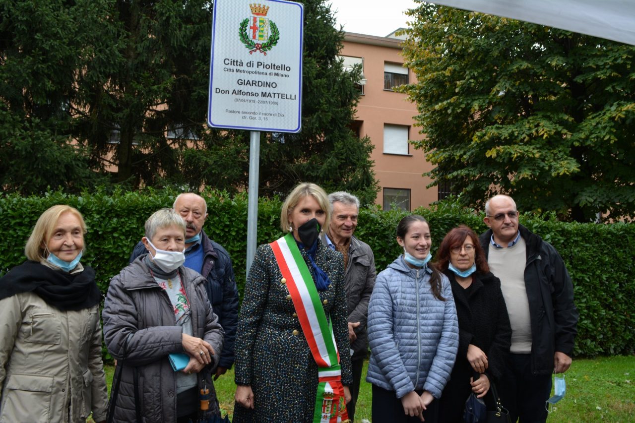 Un parco in ricordo di don Alfonso Mattelli a Pioltello FOTO