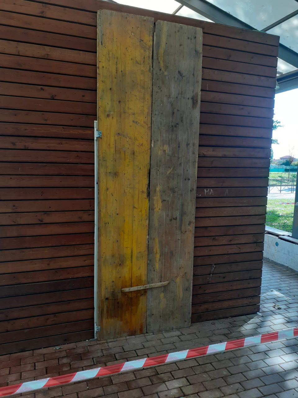 Bussero casa dell'acqua devastata dai vandali
