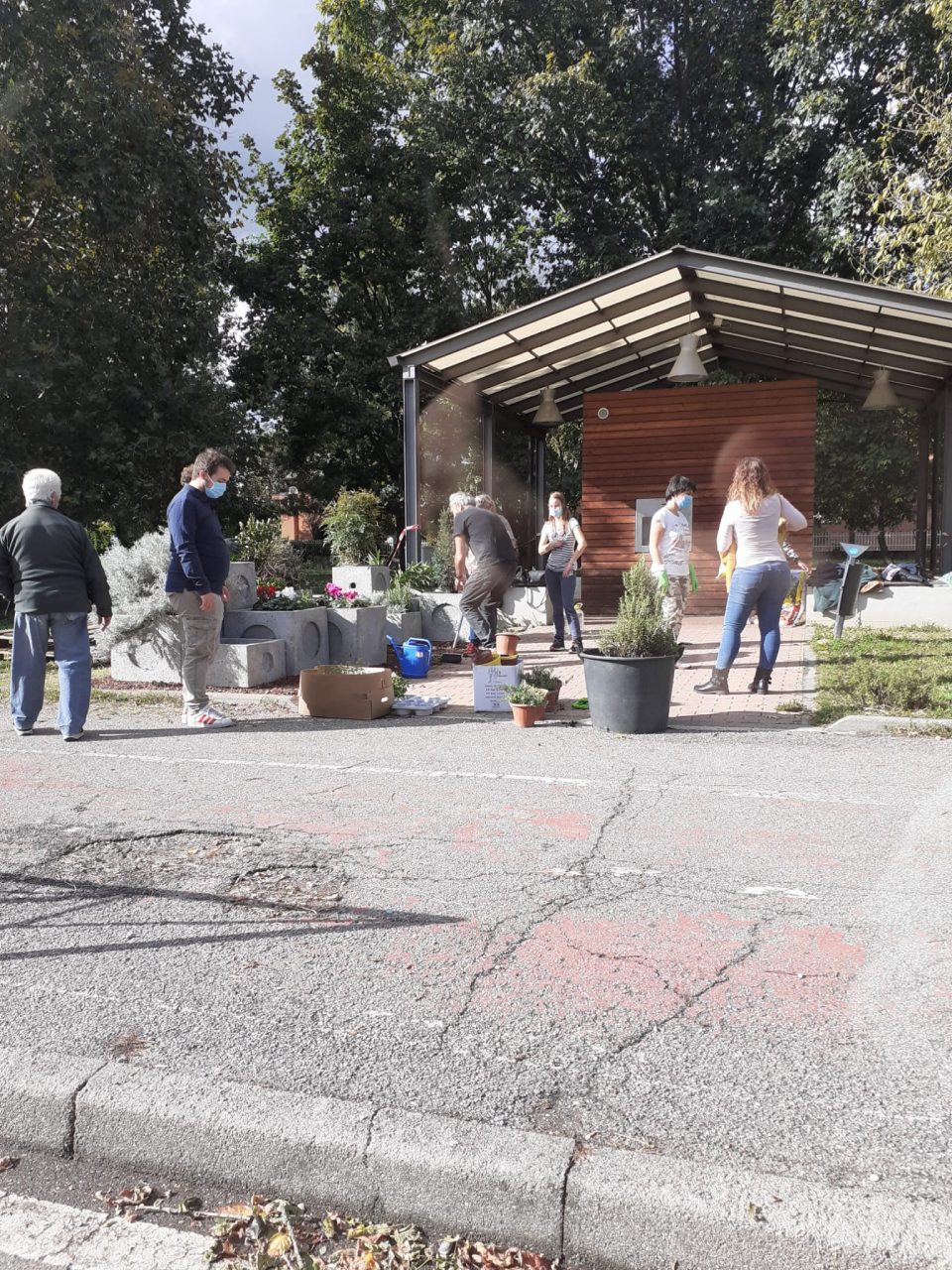 Bussero casa dell'acqua devastata dai vandali. vOLONTARI DEL GRUPPO CHI PUò DIRLO?
