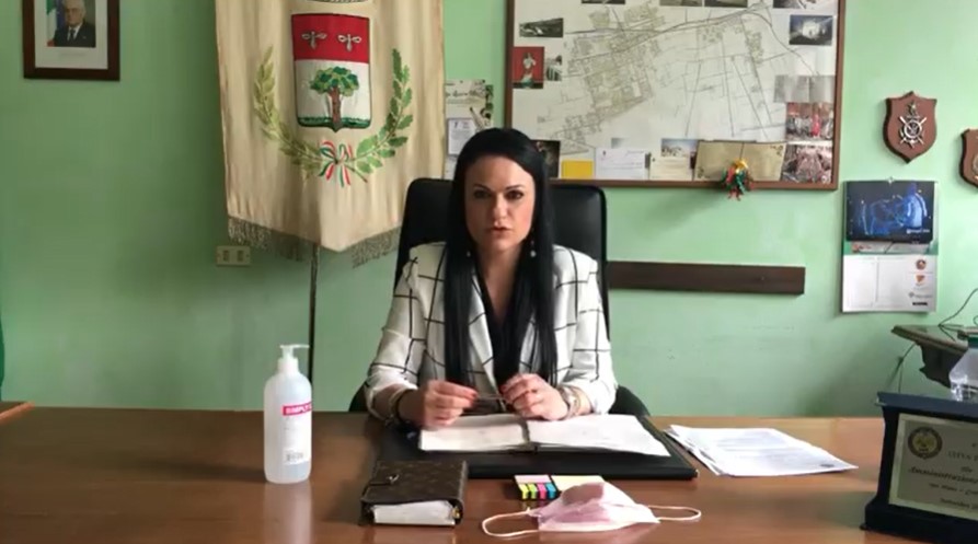 Insulti sessisti alla sindaca di Cassina de’ Pecchi alla manifestazione di protesta