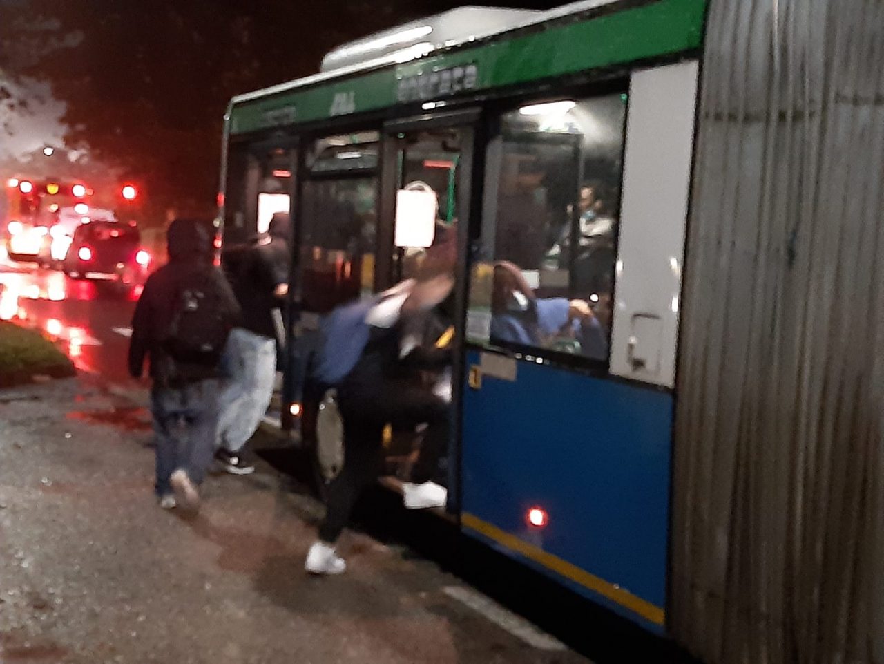 Autobus strapieni a Vaprio. Gli studenti: “Non ci sentiamo sicuri”.