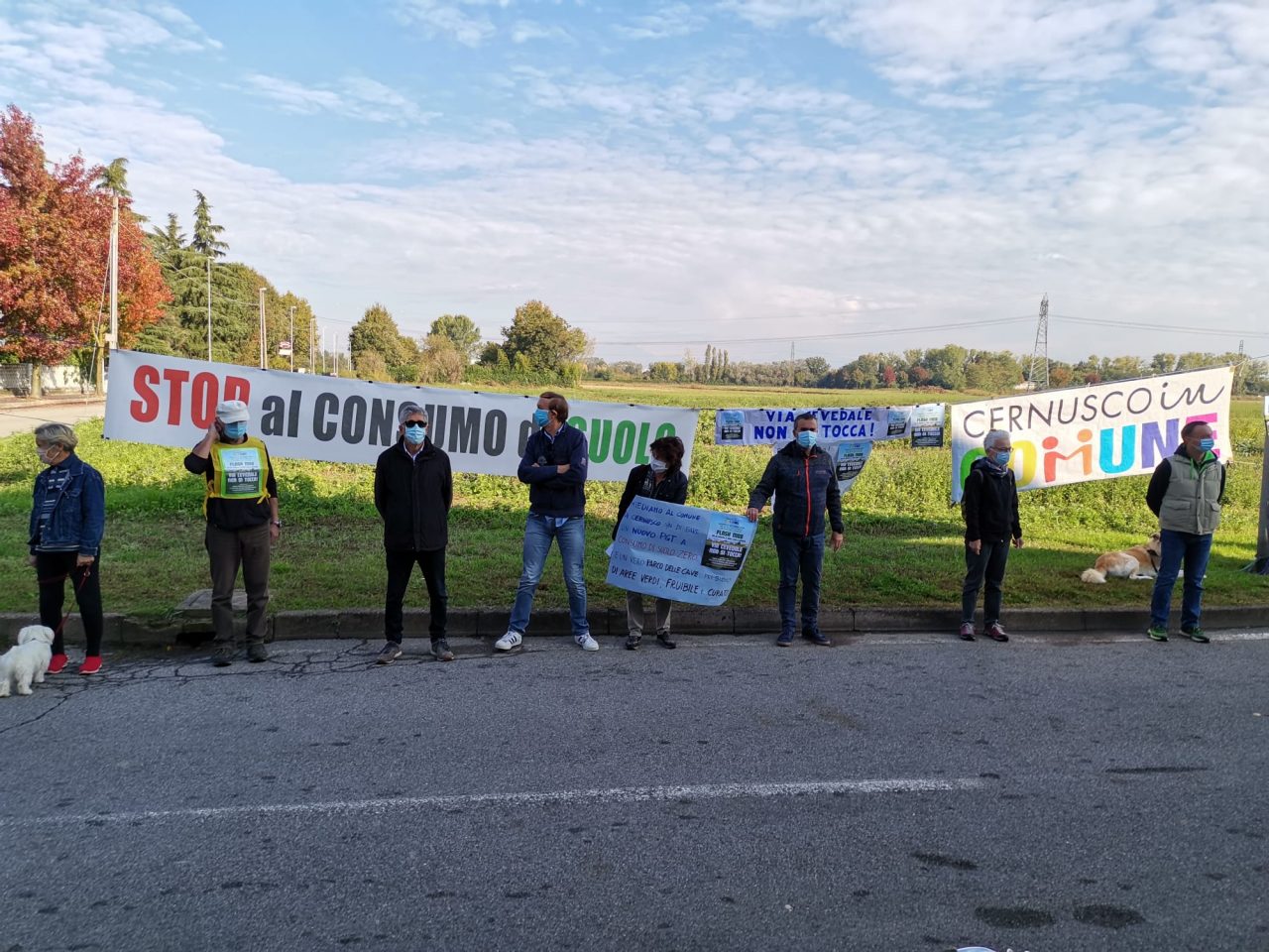 Flash mob a Cernusco in via Cevedale: “Basta cemento”  FOTO – VIDEO