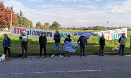 Flash mob a Cernusco in via Cevedale: "Basta cemento"  FOTO - VIDEO