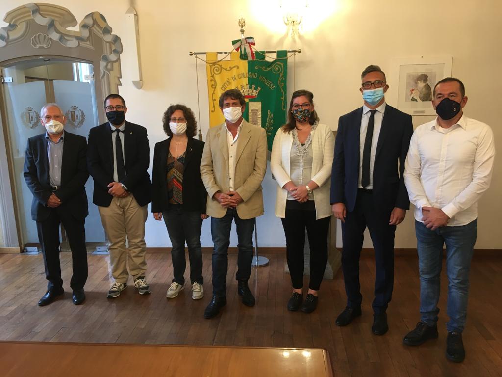 La crisi di maggioranza a Cologno diventa una partita a poker: i “dissidenti” alzano la posta
