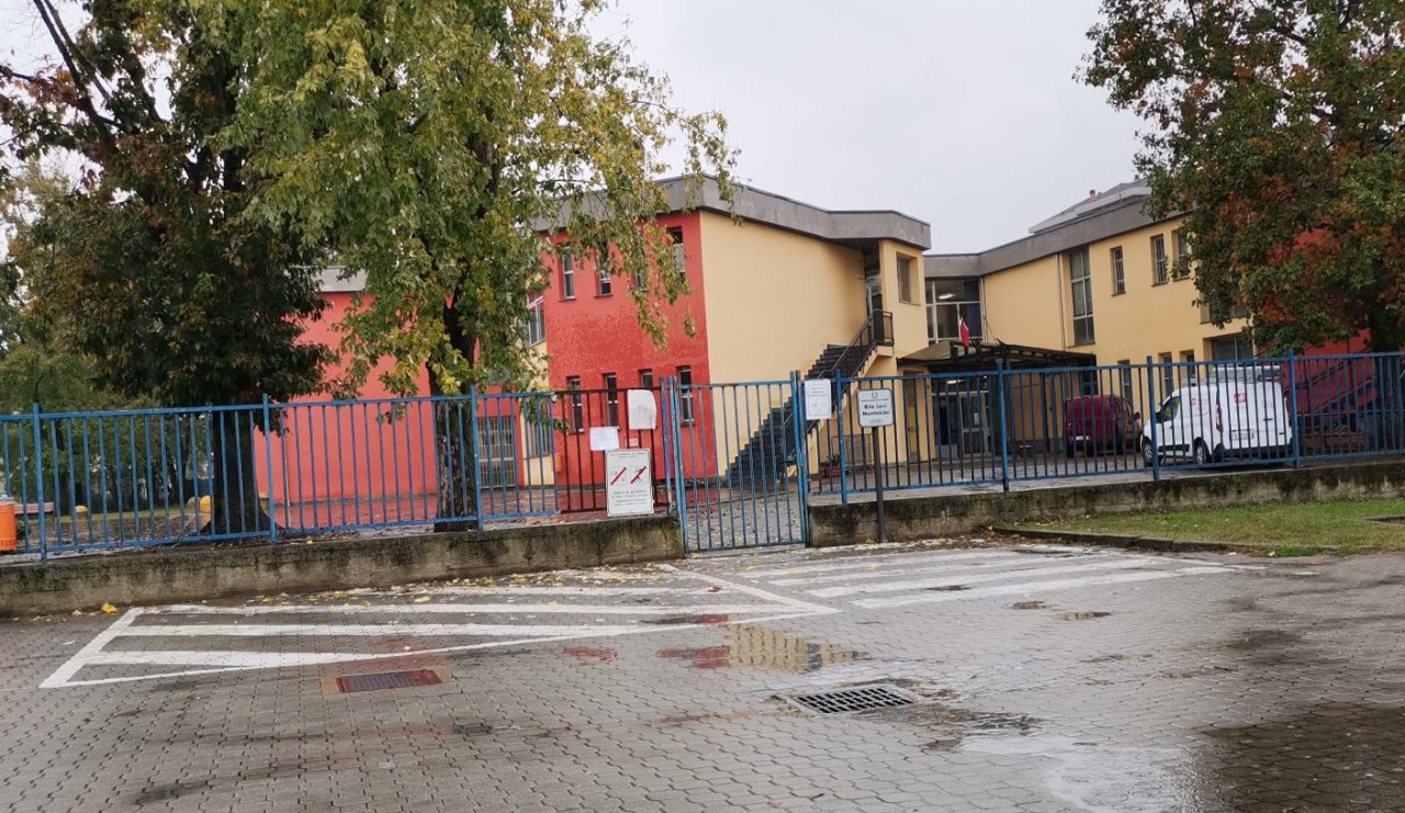 Crolla parte del soffitto della scuola, tragedia sfiorata a Cernusco sul Naviglio