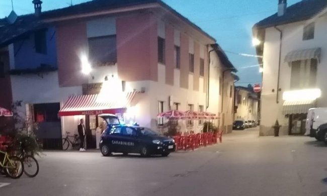 Aggressione davanti al bar, denunciati quattro albanesi