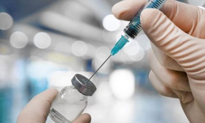 Vaccini Astrazeneca sospesi anche nell'Asst Melegnano Martesana. Si va avanti con Pfizer e Moderna