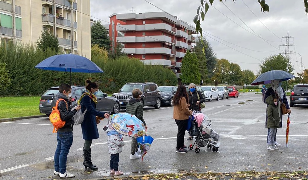 Peschiera, proteste per le code al Centro vaccinale FOTO