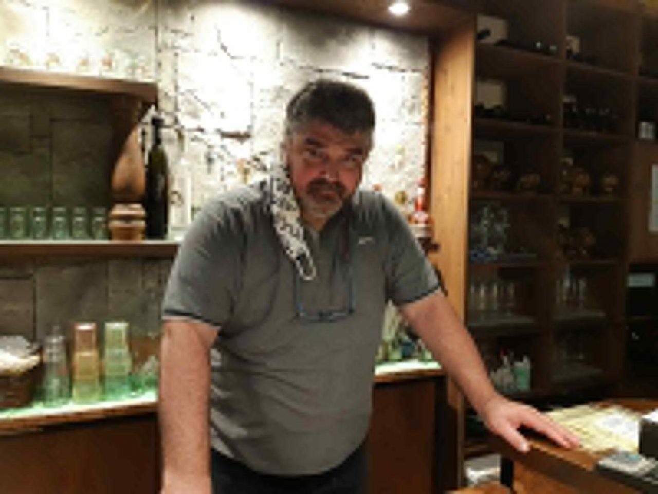 La protesta di un ristoratore di Gessate: “Troppo poco lo sconto sulla Tari, siamo alla canna del gas”
