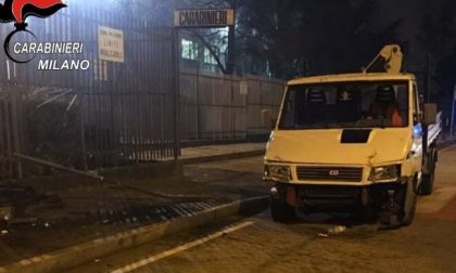 Sfondò con un furgone il cancello della caserma per protestare contro l'arresto del figlio: condannata a 3 anni e 6 mesi