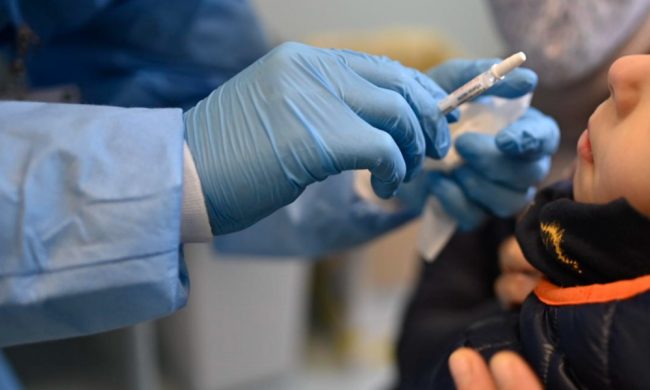 Influenza: estesa vaccinazione gratuita con dosi spray ai bambini fino a 10 anni