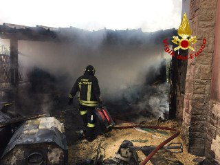 Divampa Incendio, Distrutti Capanno, Veranda E Infissi - Prima La Martesana