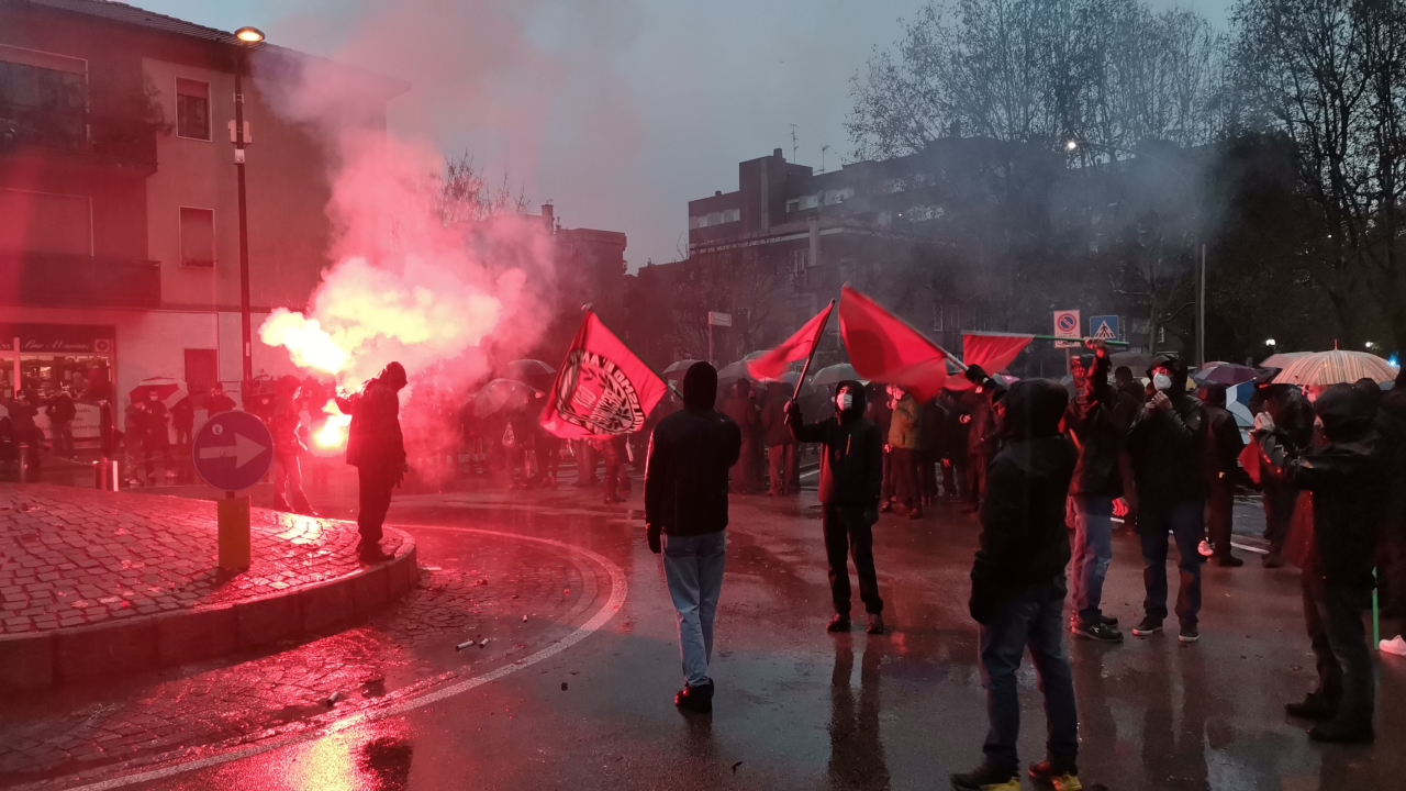 Diciottomila firme per chiedere la chiusura della libreria sovranista Altaforte