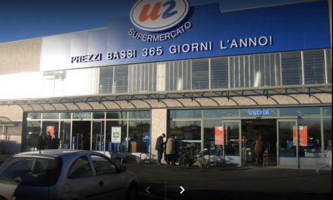 Ladri svaligiano la cassa continua del supermarket