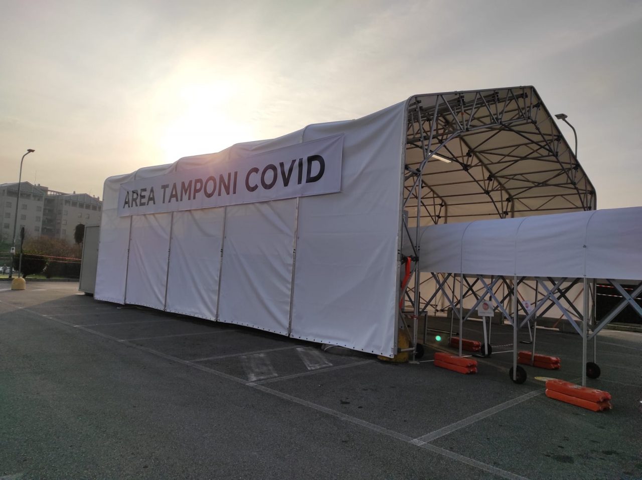 Tamponi Drive Through a Pioltello, si parte e si potranno fare anche di notte