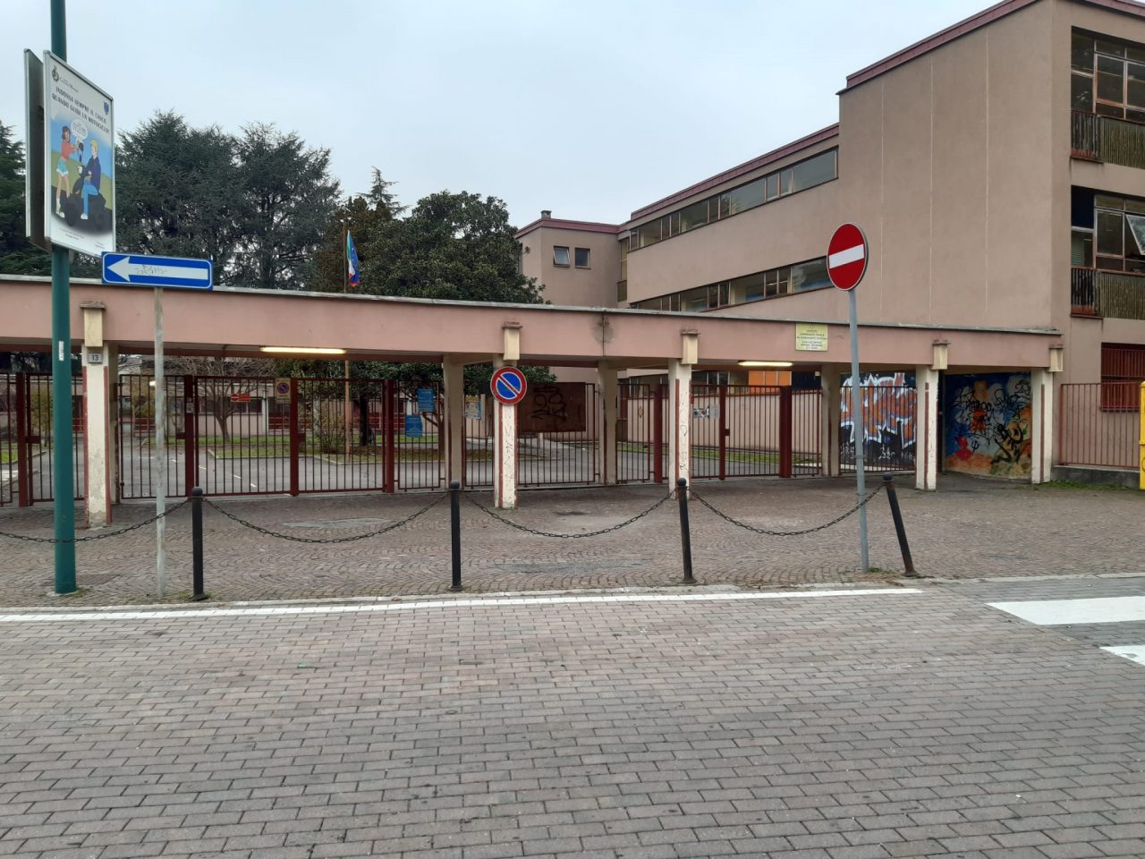 Ragazzino cade dalla sedia, a scuola arriva l’ambulanza