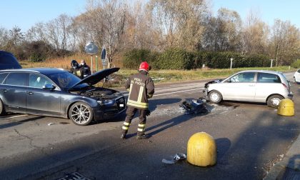 Violento scontro tra due auto a Capriate: sul posto tre ambulanze e i pompieri FOTO