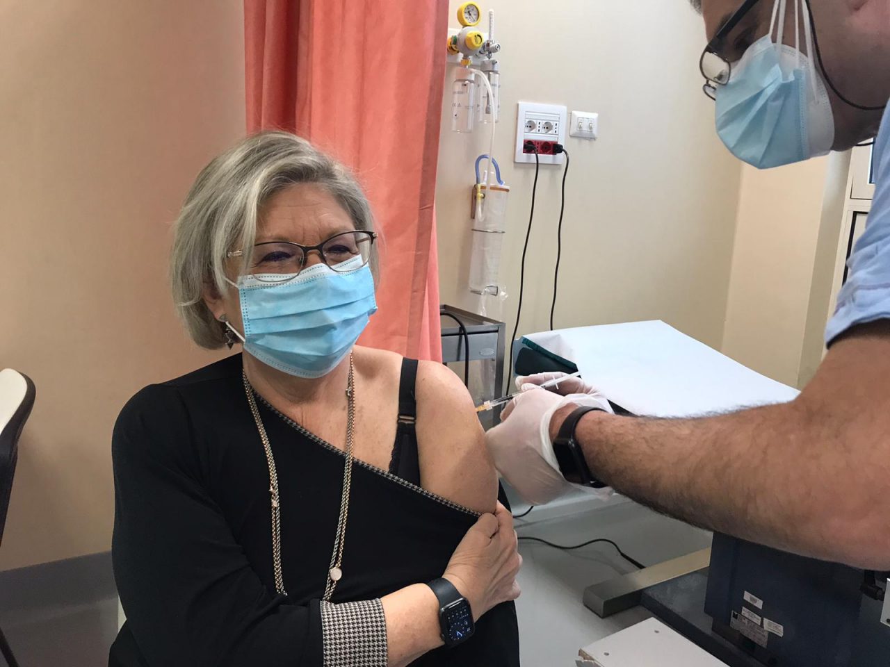 Vaccini anti Covid per il medico di base: “Ora mi sento più sicura, disponibile a somministrare le dosi”