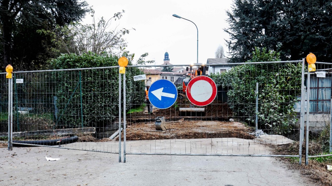 Iniziati i lavori sul ponticello di via Orobona a Bellinzago