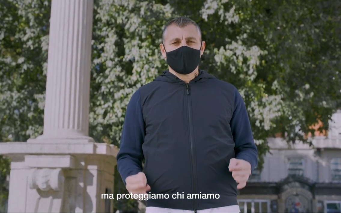 Bobo Vieri sta con la prevenzione: “Divertitevi, ma proteggiamo chi amiamo” VIDEO