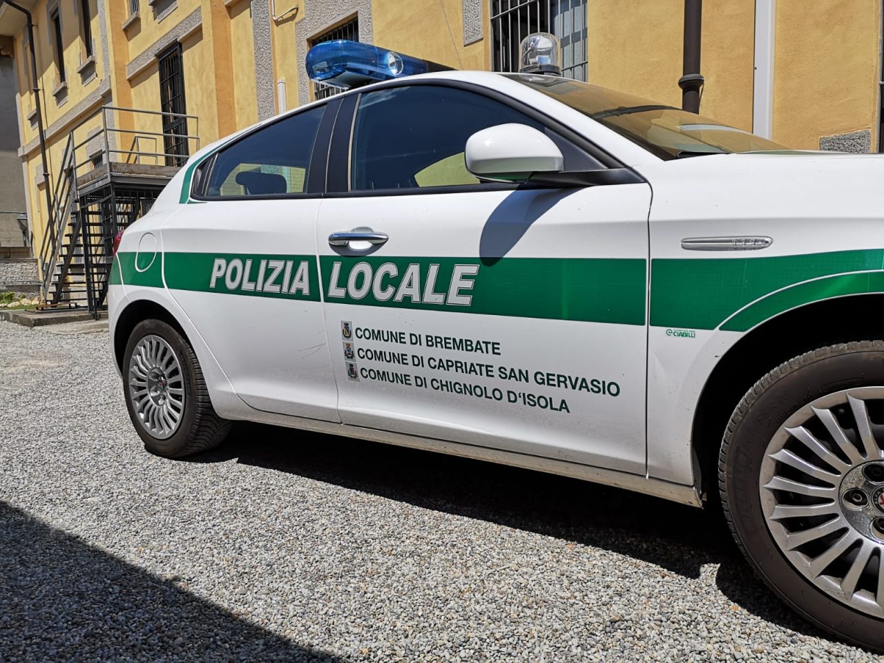 A bordo di un’auto radiata e senza patente, denunciato un 32enne a Capriate