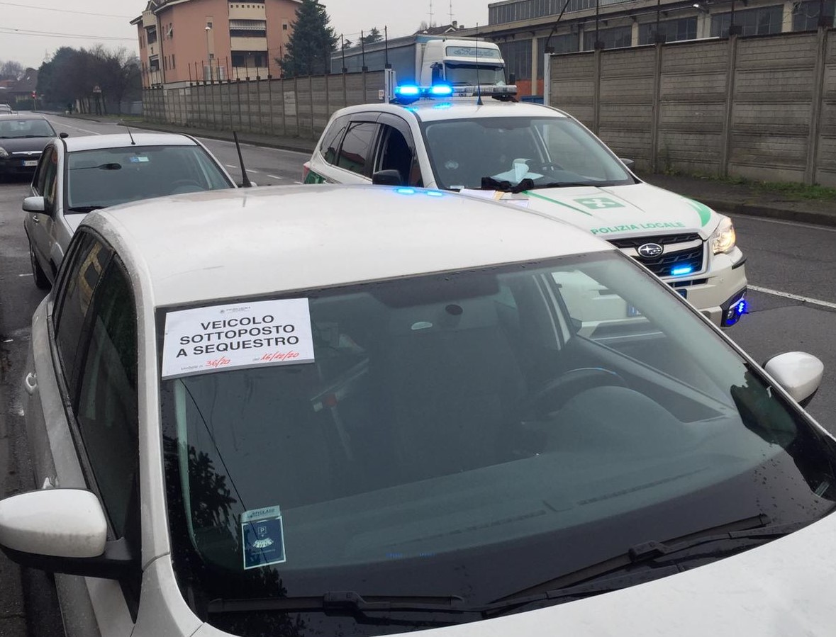 In mezz’ora la Polizia Locale sequestra due auto senza assicurazione