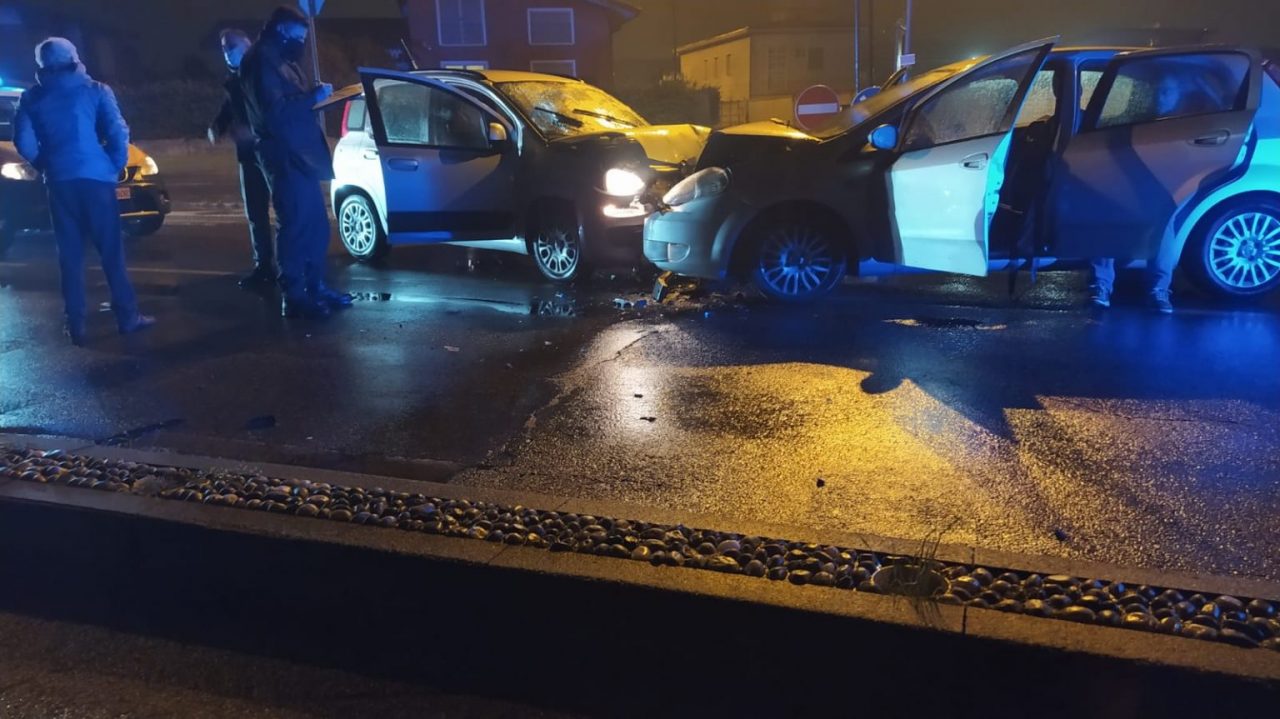 Frontale sulla Sp184, sei persone coivolte FOTO