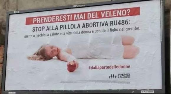 Ru486, centinaia di manifesti choc di Pro Vita e Famiglia: “Prenderesti mai del veleno?”