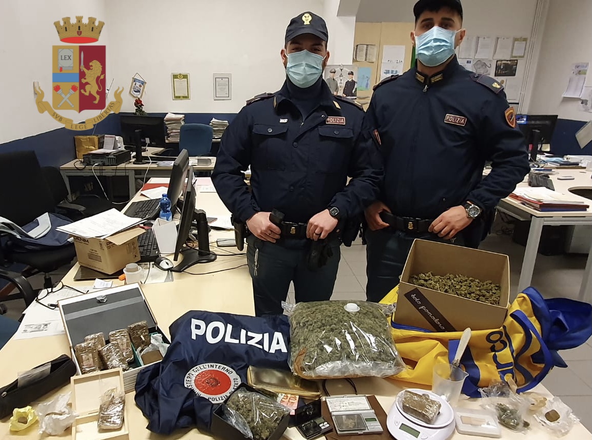 Nelle mutande nascondeva la droga. Arrestato pusher classe 2000