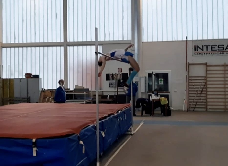 L’Atletica Cernusco inaugura la stagione indoor con la vittoria di Cesati e il podio di Stronati