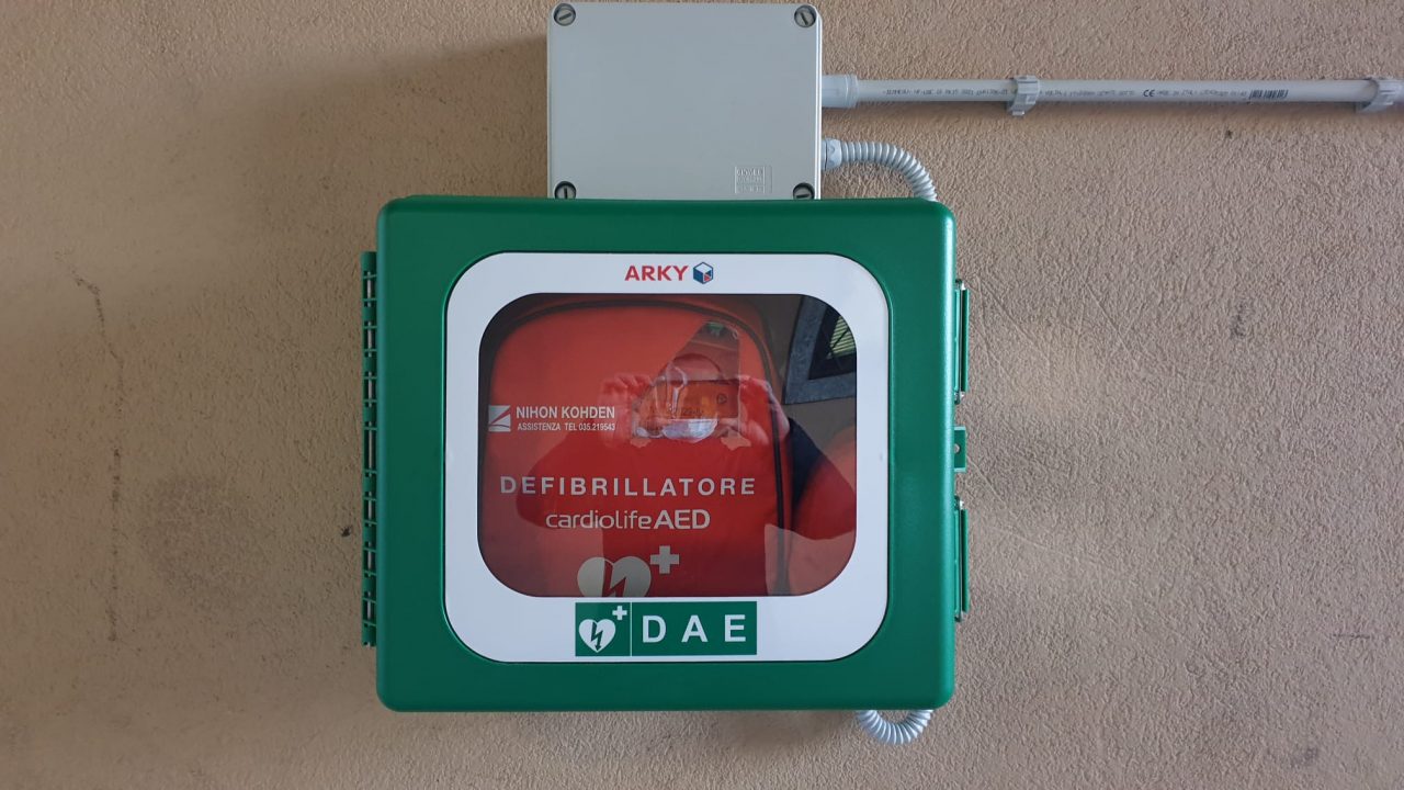 Installato defibrillatore a Masate, lo ha portato… lo spinning