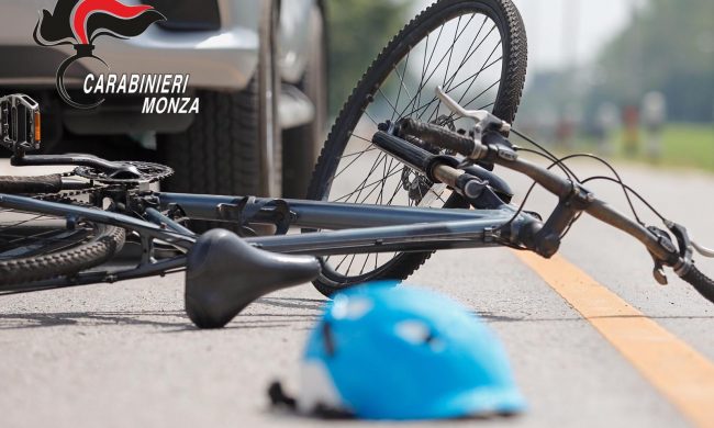 Investe un uomo in bicicletta e poi lo bastona per farsi risarcire il danno alla macchina