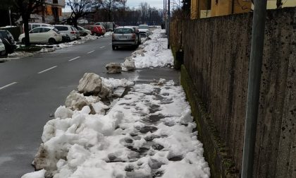 "A Cassina de' Pecchi marciapiedi invasi dalla neve. Persone in carrozzina bloccate"