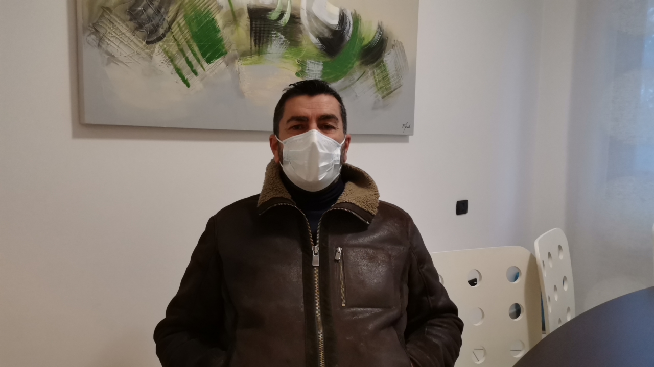 Parla il negoziante del cartello shock contro il premier Conte: “Non volevo, chiedo scusa”
