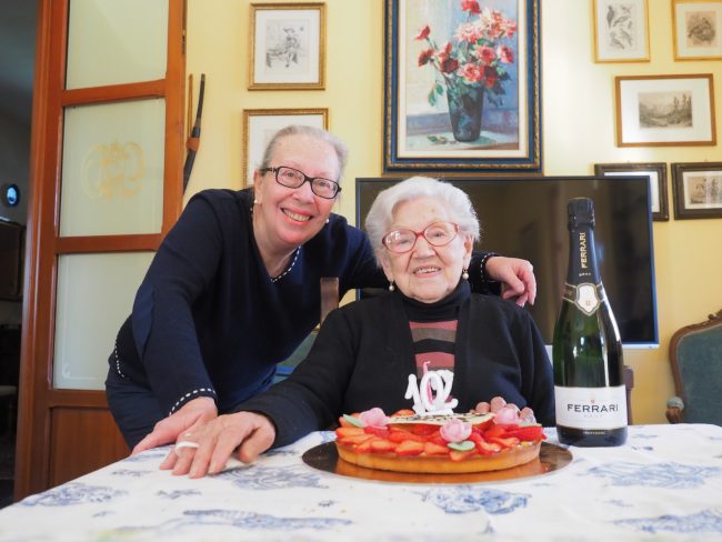 cassina de pecchi anna pala compie 102 anni con figlia marisa pini