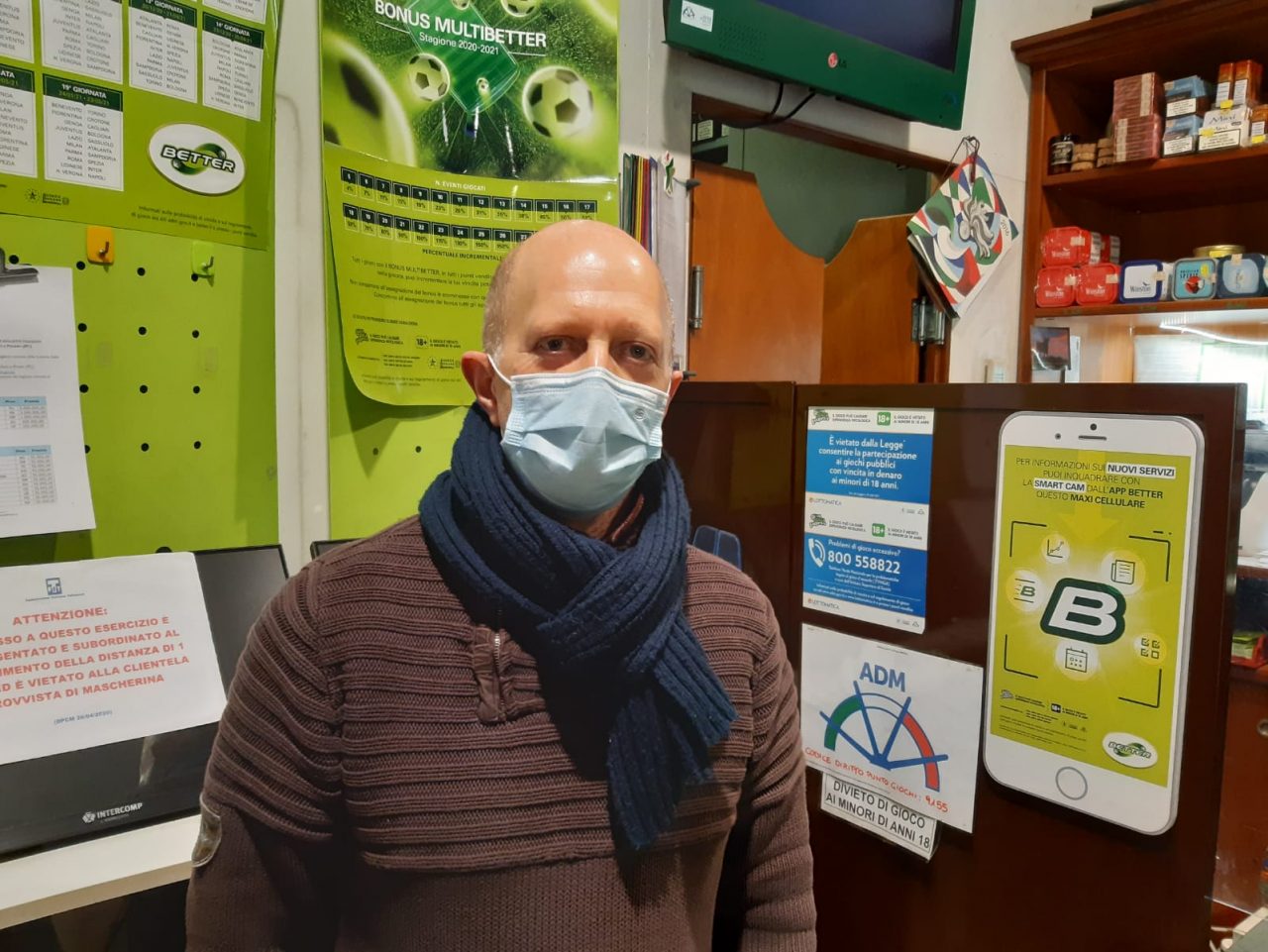 Vince cinque milioni di euro al Gratta e Vinci e torna a ringraziare: “Metto a posto i miei figli”
