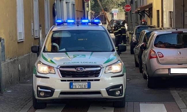 Resta senza ossigeno per un blackout: la Polizia Locale recupera un generatore