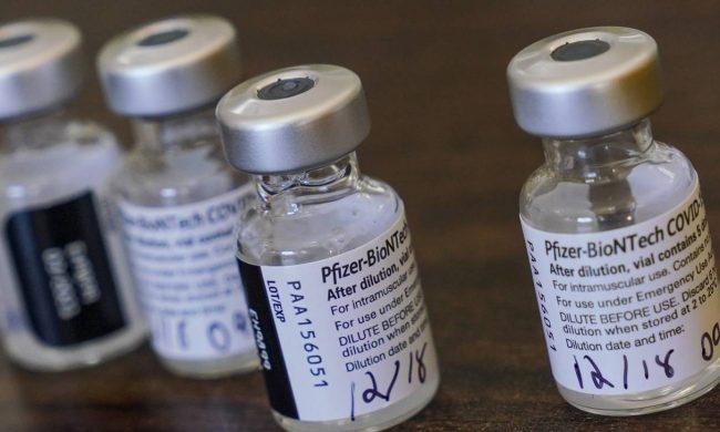 “Domenica finiremo i vaccini. Arcuri ci chiede di rallentare, è scandaloso”