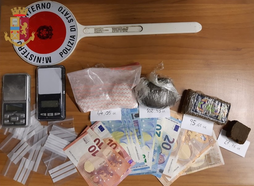 La Polizia di Stato arresta spacciatore e sequestra 300 grammi di droga
