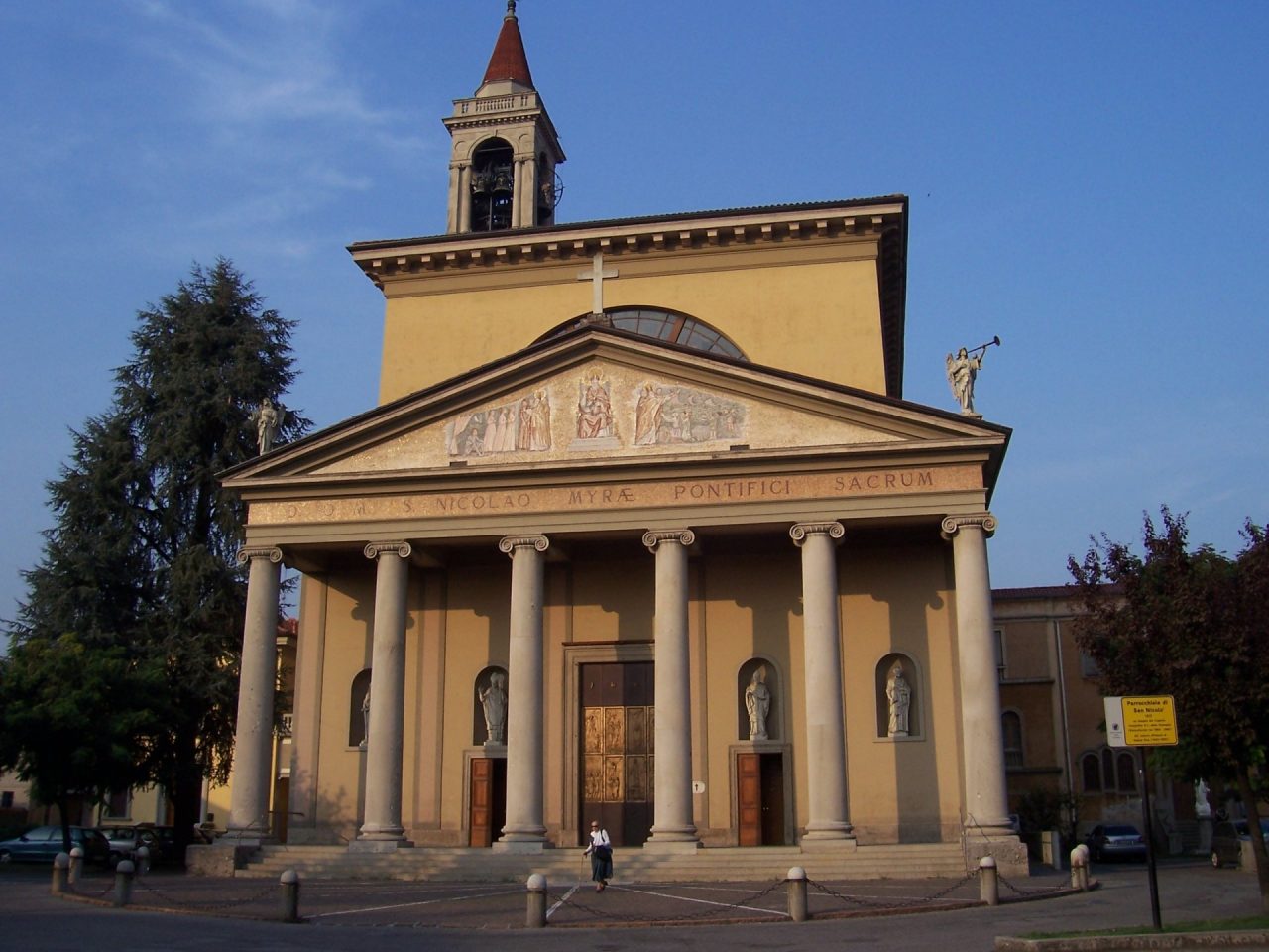 Vaprio schiera la Protezione civile contro gli assembramenti ai funerali