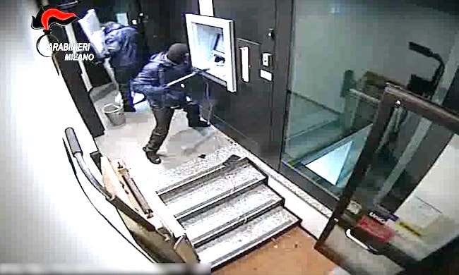 Assalti ai bancomat con esplosivi, colpi da 3,5 milioni (anche in Martesana): arrestata la banda