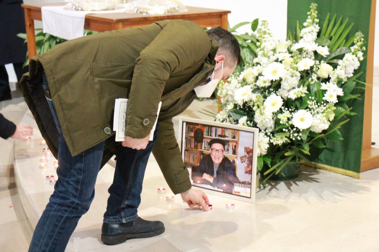 Pioltello ricorda don Gianni Guzzetti. Chiesa piena per l’ultimo saluto al don di Seggiano