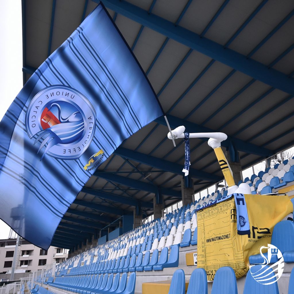 Robot tifoso sugli spalti dello stadio di Gorgonzola