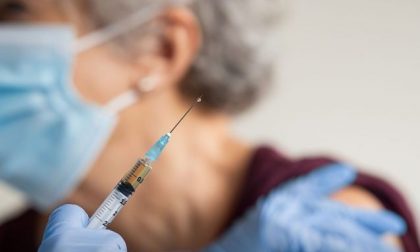 Vaccino AstraZeneca, via libera dell'Ema: "E' sicuro"