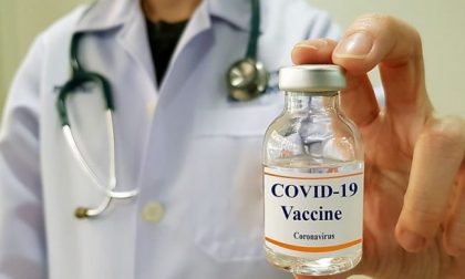 Vaccinazione Covid, al via la prenotazione e somministrazione per docenti e ATA