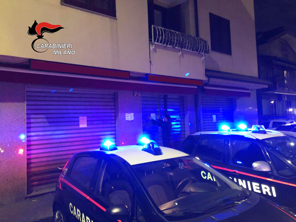 Serve alcolici dopo la chiusura: bar chiuso e sette clienti multati