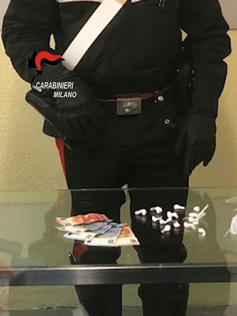 Con la cocaina e la moto rubata non si ferma all’alt: arrestato