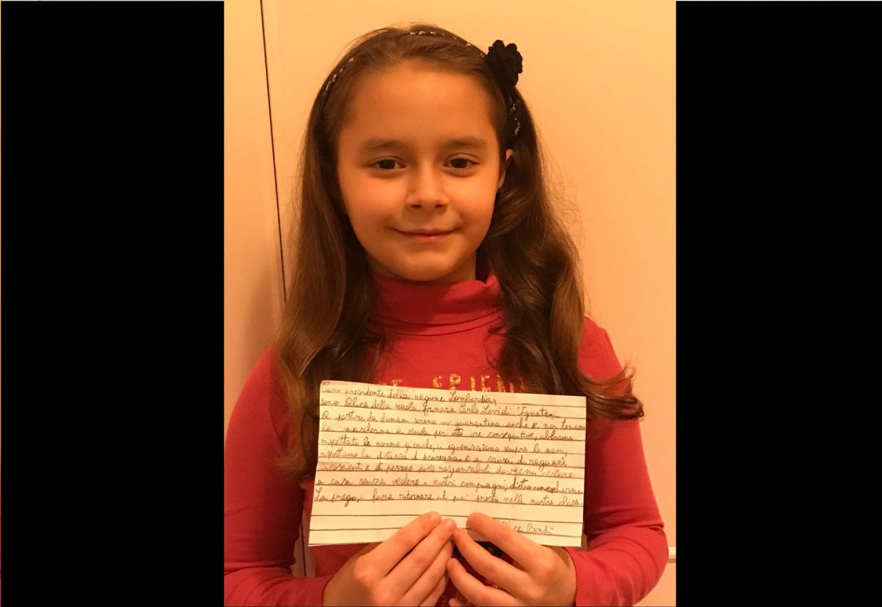 Scuole chiuse in Lombardia. Una bimba scrive a Fontana: “Siamo stati bravi, ci faccia tornare presto in classe”