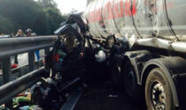 Gemellini morti in un incidente sulla A12: la ruota del Tir era usurata